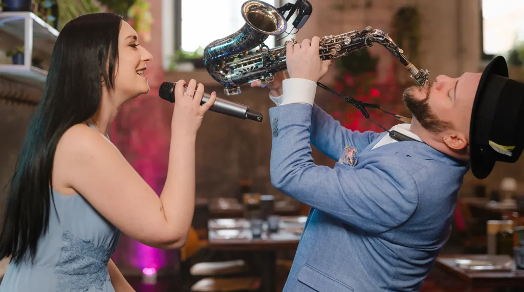 Live-Musik mit Saxophon und Gesang