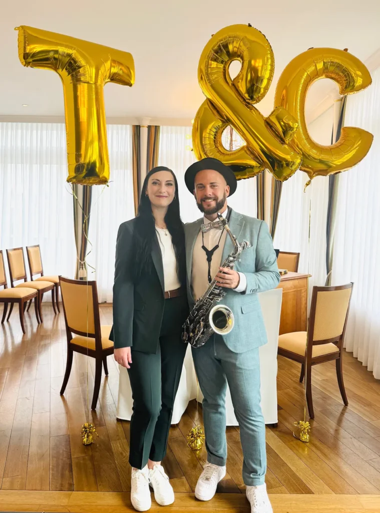 Trauung in München mit musikalischer Begleitung von Saxophon und Gesang